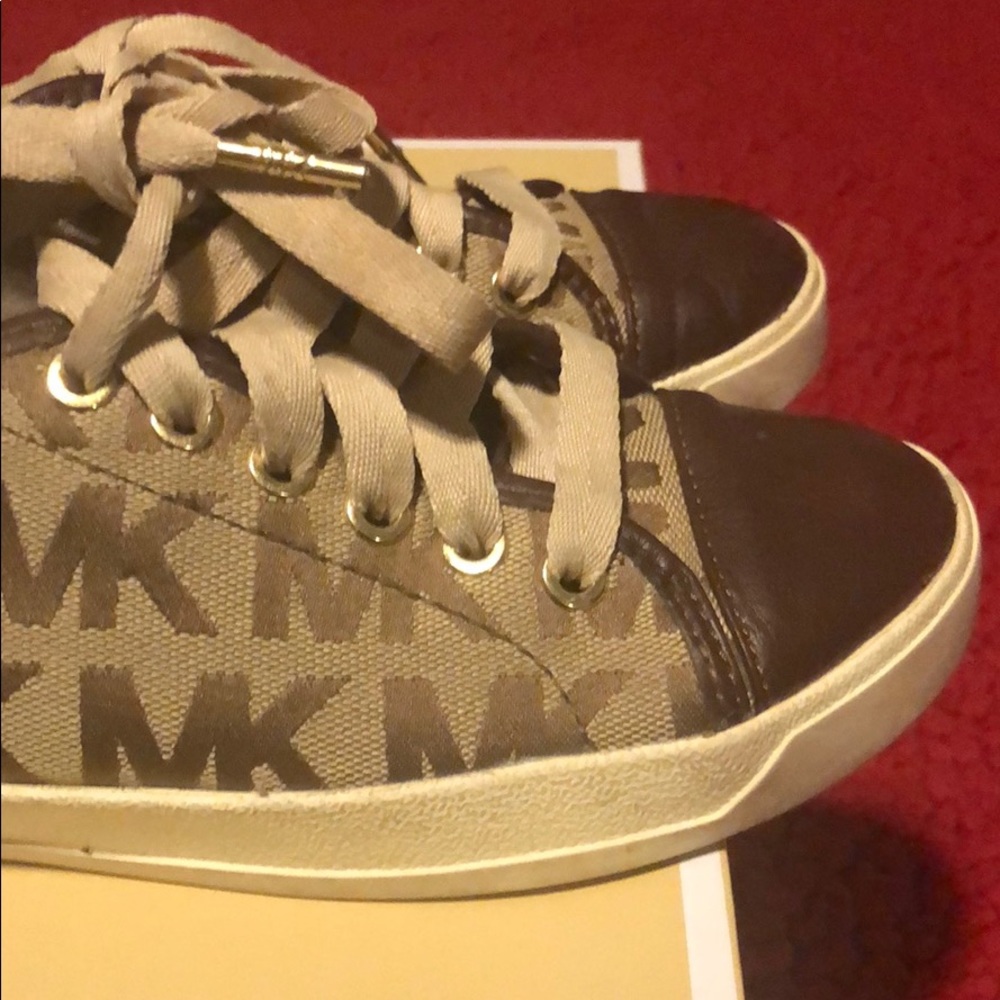 MK Shoes - Picture 4 of 6